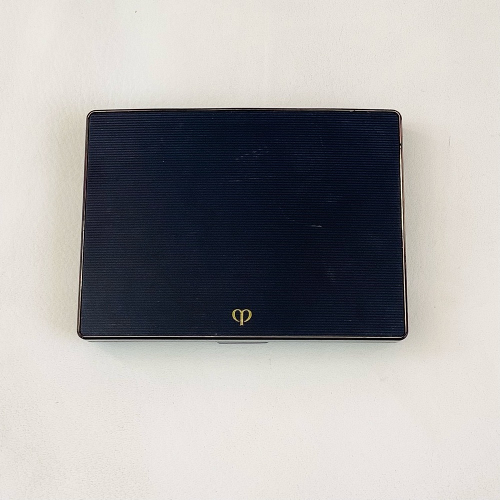 Cle de Peau Discontinued 6 Eye Shadows Accessory Compact  Case